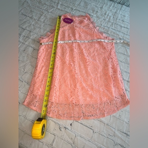 Peach-colored Halife Lace Halter Top with a Keyhole Back Design NWT - Picture 4 of 8
